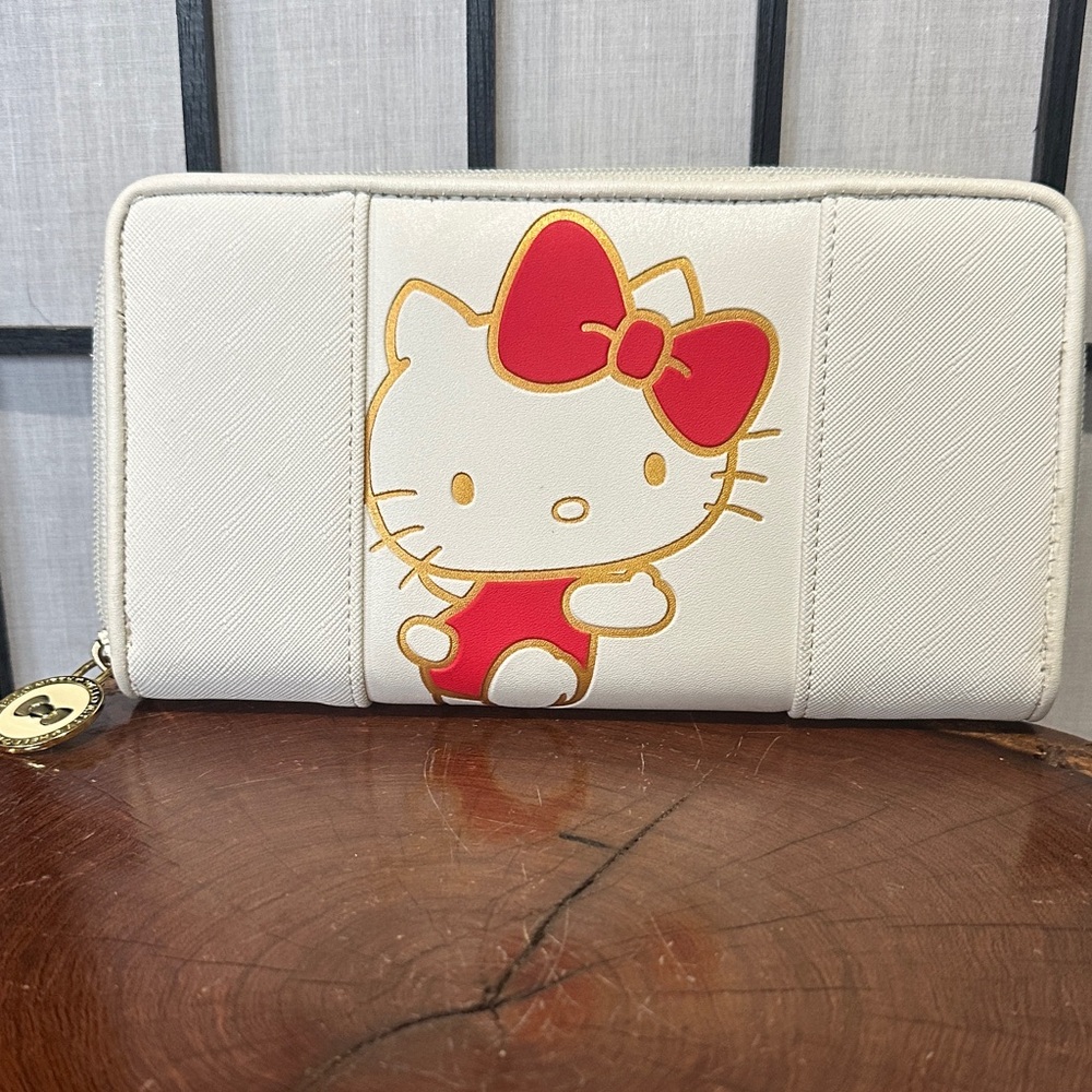 Hello Kitty Cream and Gold Zip Wallet LIKE NEW 8 x 4.5”